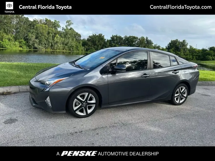2016 Toyota Prius Four Touring photo 1