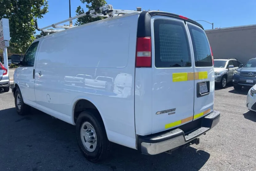 2014 Chevrolet Express 2500 Cargo Van photo 1