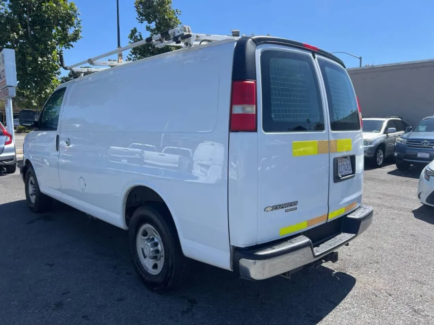 2014 Chevrolet Express 2500 Cargo Van photo 1
