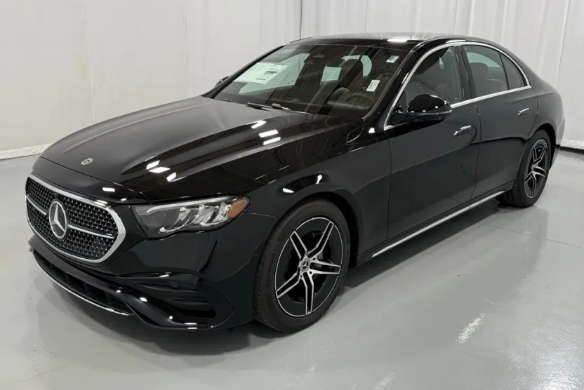 2026 Mercedes Benz E 4MATIC Sedan photo 1