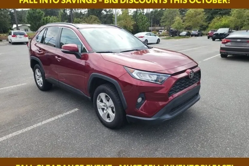 2021 Toyota RAV4 XLE photo 1
