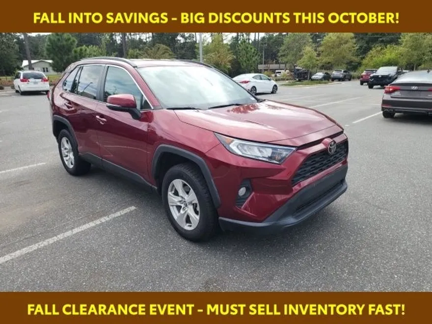 2021 Toyota RAV4 XLE photo 1