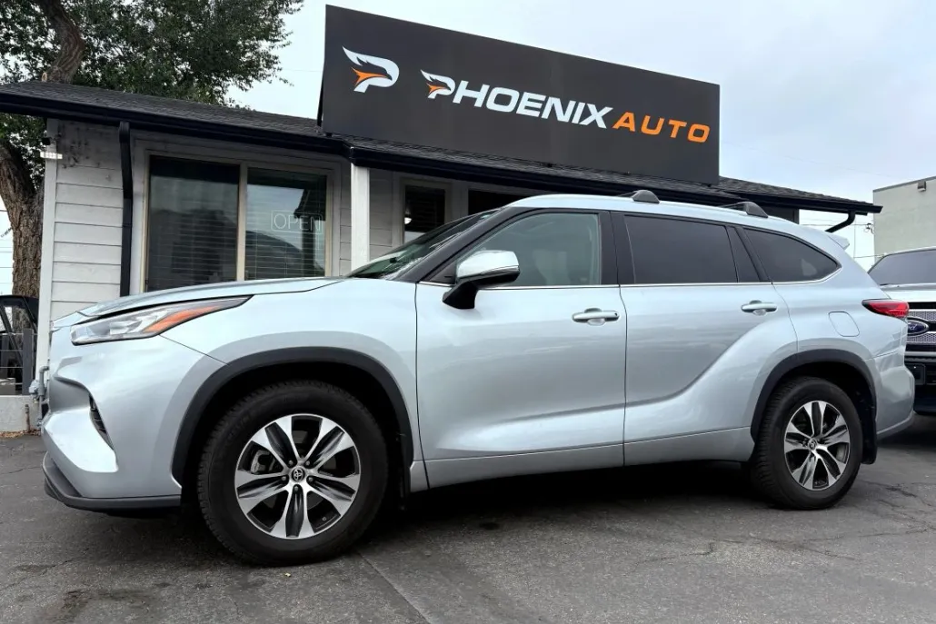2020 Toyota Highlander XLE Sport photo 1
