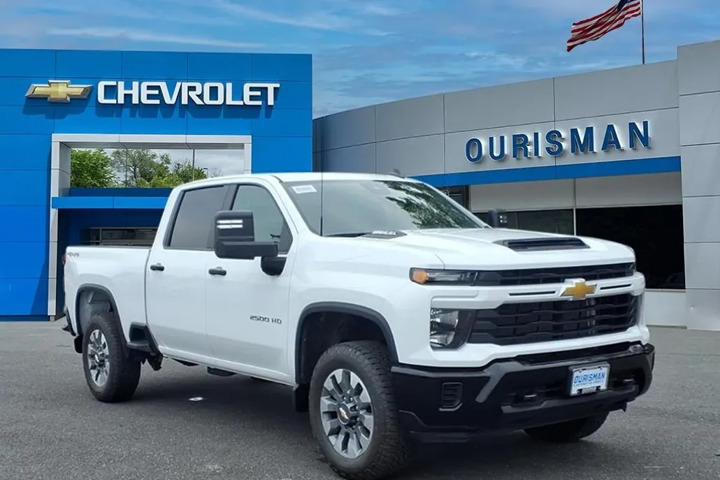 2026 Chevrolet Silverado 2500HD Custom photo 1