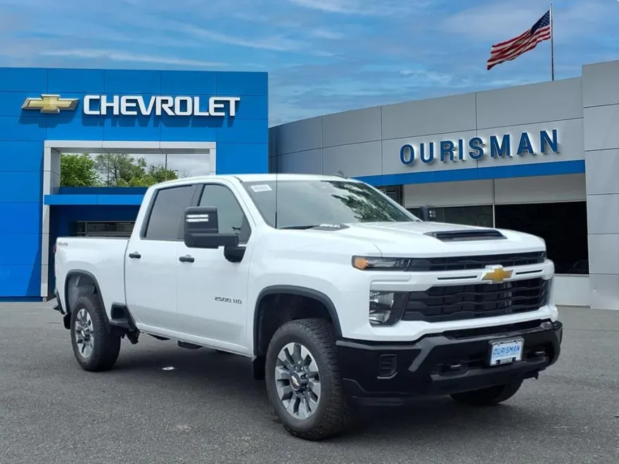 2026 Chevrolet Silverado 2500HD Custom photo 1