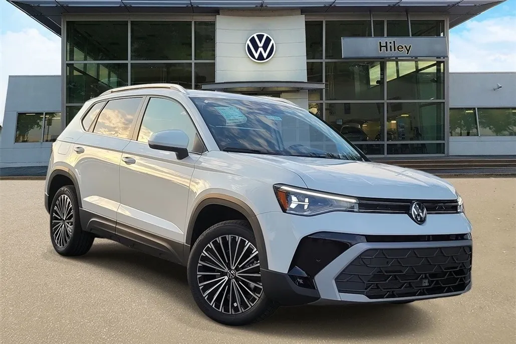 2025 Volkswagen Taos SE photo 1