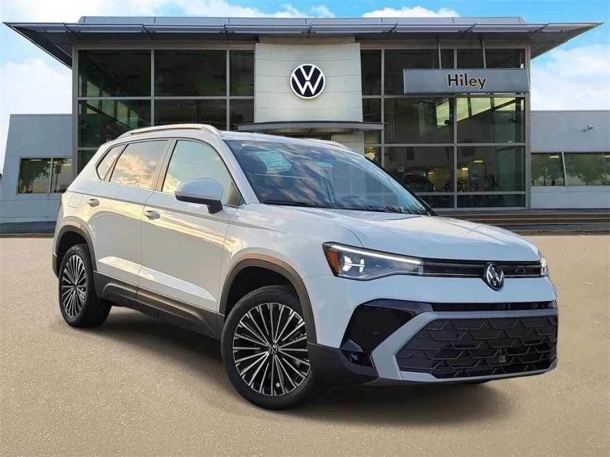 2025 Volkswagen Taos SE photo 1