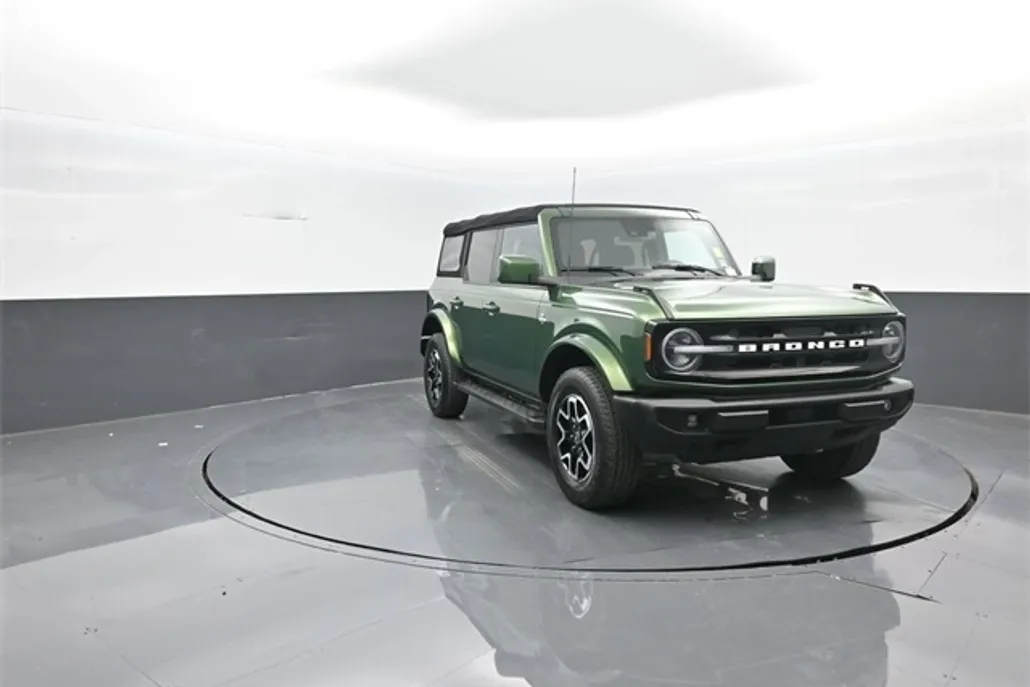 2022 Ford Bronco Outer Banks photo 1
