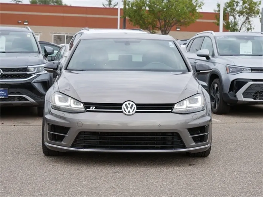 2015 Volkswagen Golf R photo 1