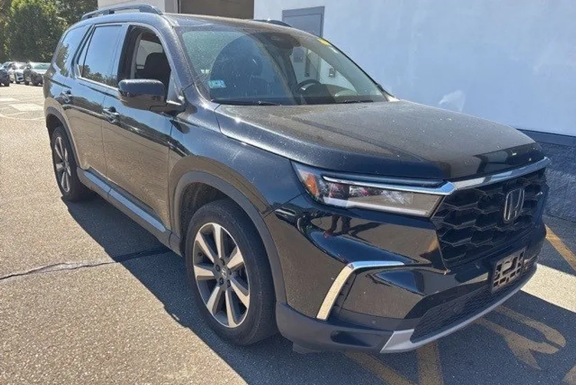 2023 Honda Pilot Touring photo 1