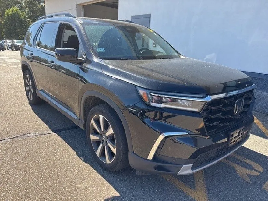 2023 Honda Pilot Touring photo 1