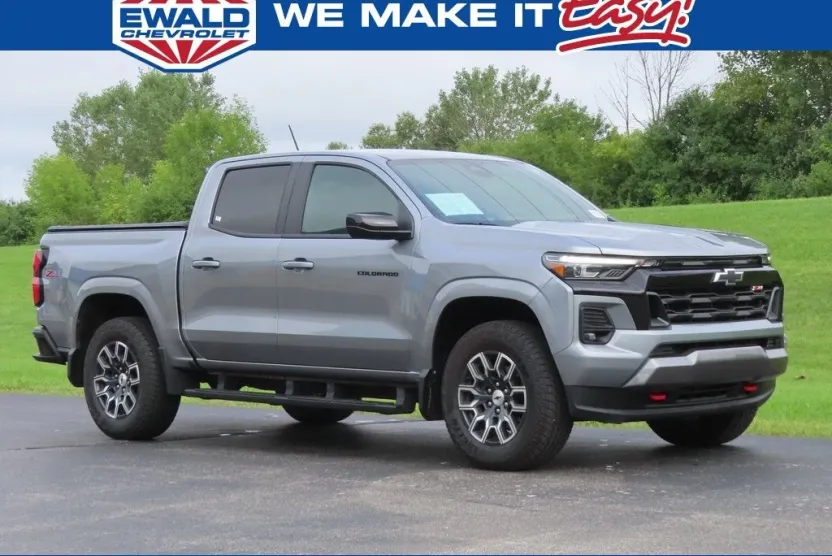 2023 Chevrolet Colorado Z71 photo 1