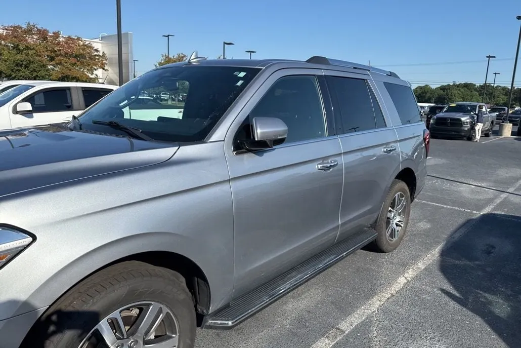 2023 Ford Expedition Limited photo 1
