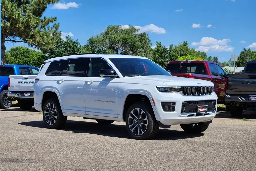 2025 Jeep Grand Cherokee Overland photo 1