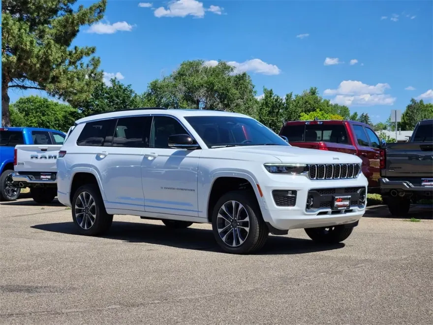 2025 Jeep Grand Cherokee Overland photo 1
