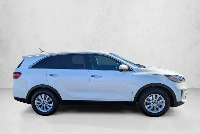 2020 Kia Sorento LX photo 1