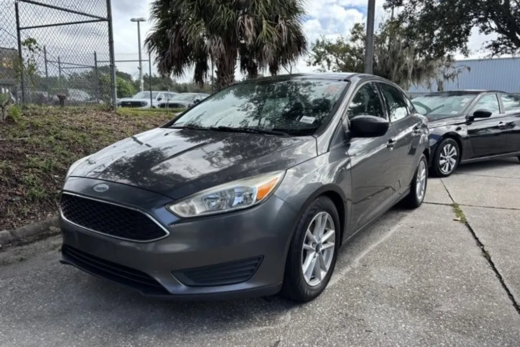 2018 Ford Focus SE photo 1