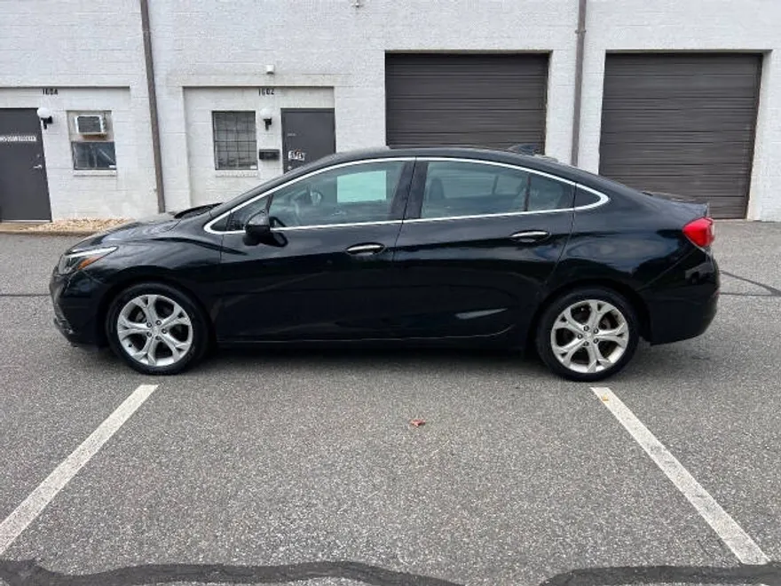 2017 Chevrolet Cruze Premier photo 1