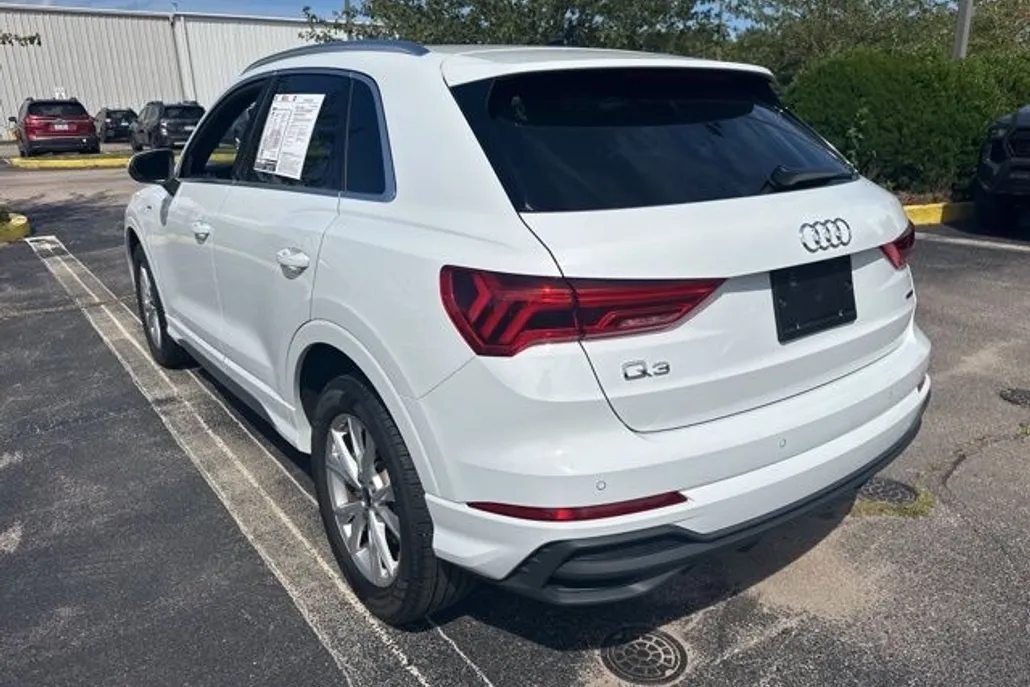 2024 Audi Q3 45 TFSI S line Premium photo 1