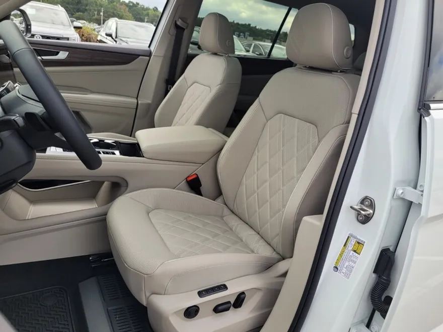 2026 Volkswagen Atlas SEL Premium R-Line photo 1