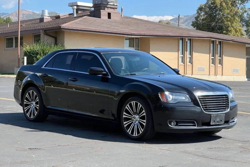 2013 Chrysler 300 S photo 1