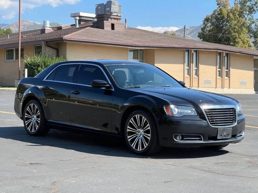 2013 Chrysler 300 S photo 1