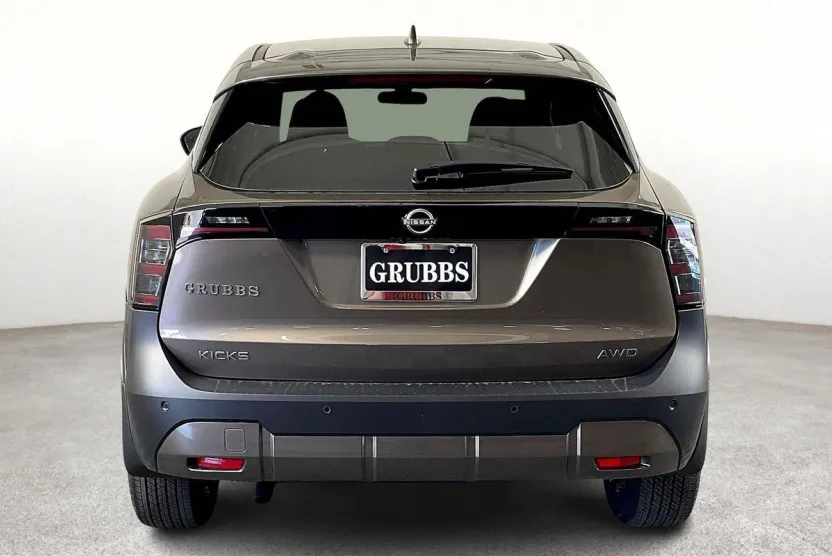 2025 Nissan Kicks SV photo 1