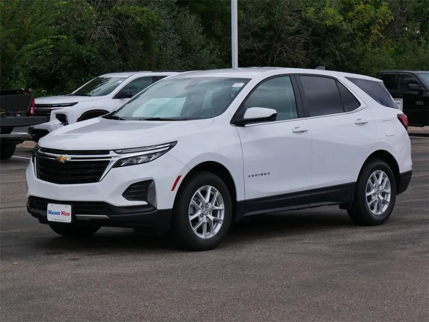2024 Chevrolet Equinox LT photo 1