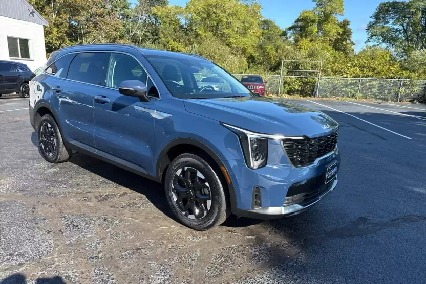 2024 Kia Sorento S photo 1
