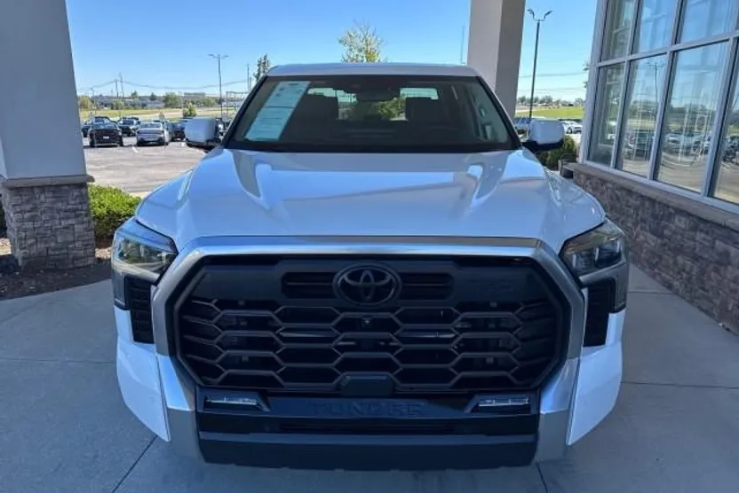 2022 Toyota Tundra Limited photo 1