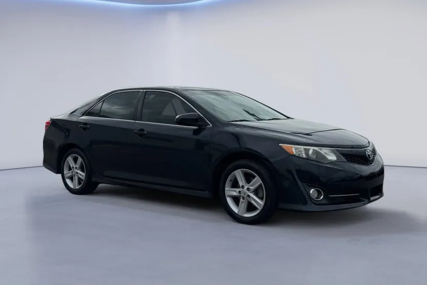 2014 Toyota Camry SE photo 1