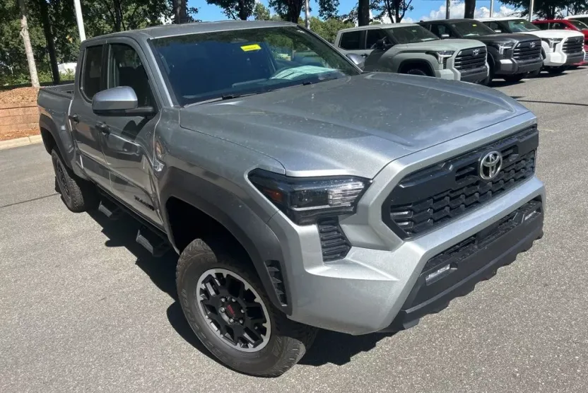 2025 Toyota Tacoma TRD Off-Road Double Cab photo 1