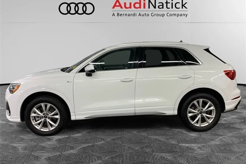 2021 Audi Q3 S line Premium photo 1