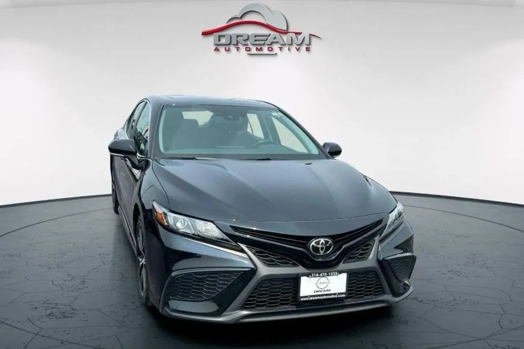 2024 Toyota Camry SE photo 1
