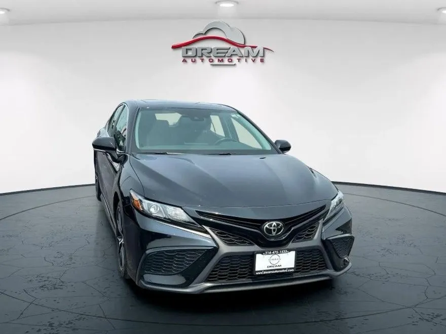 2024 Toyota Camry SE photo 1