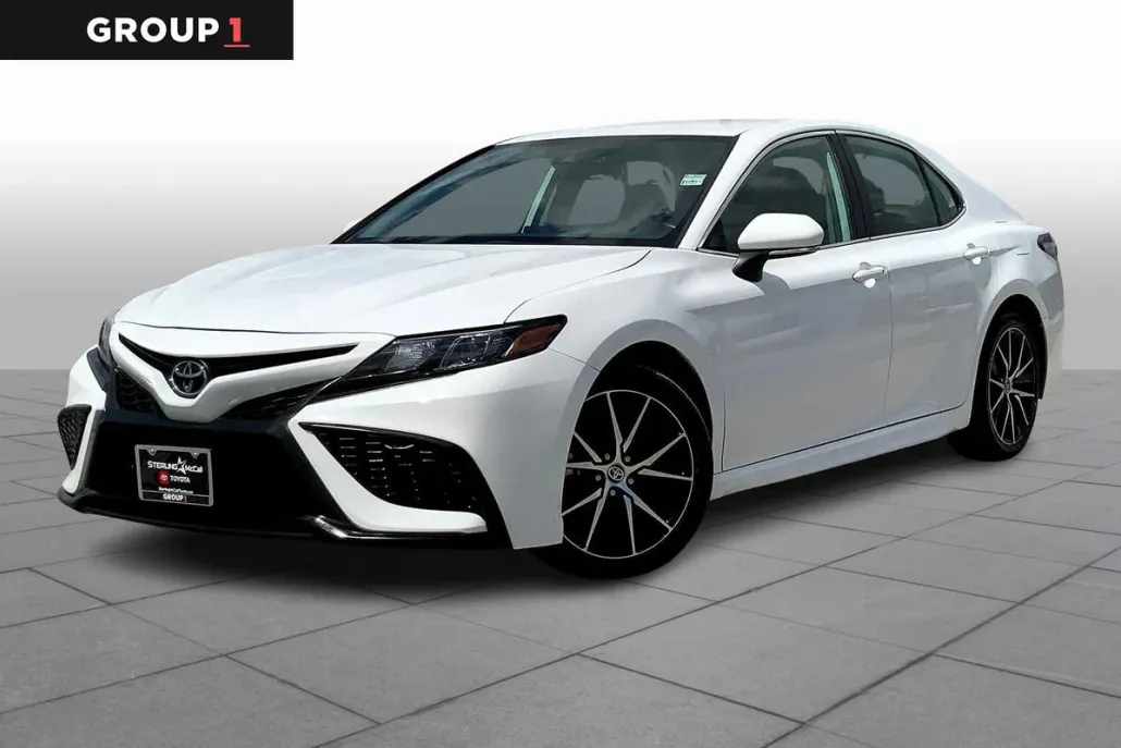 2024 Toyota Camry SE photo 1
