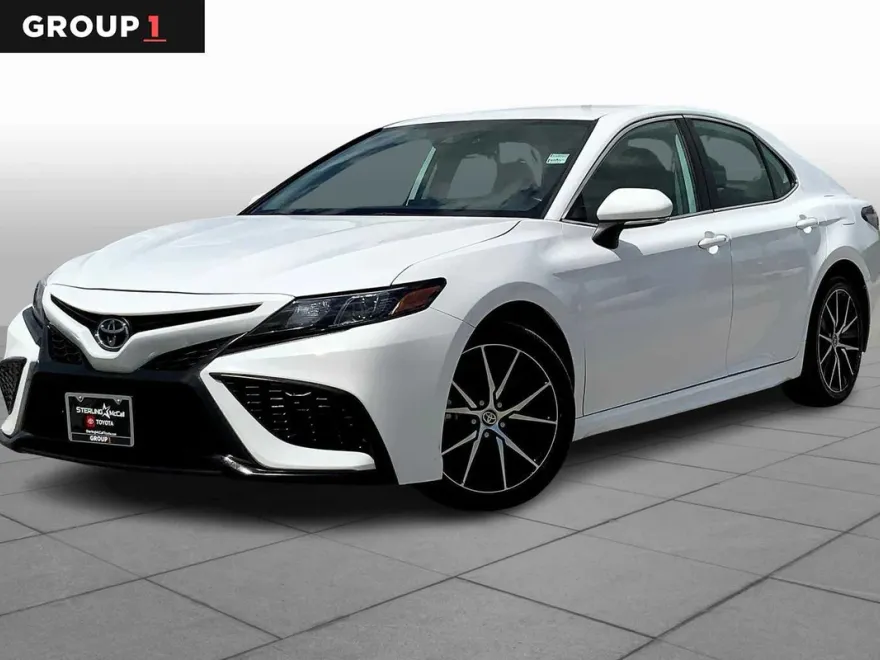 2024 Toyota Camry SE photo 1