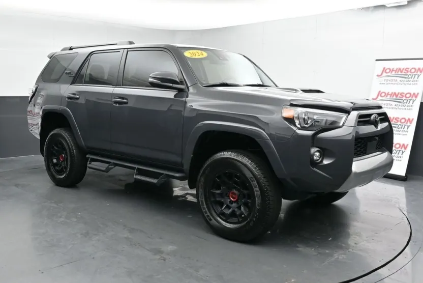 2024 Toyota 4Runner TRD Off-Road Premium photo 1