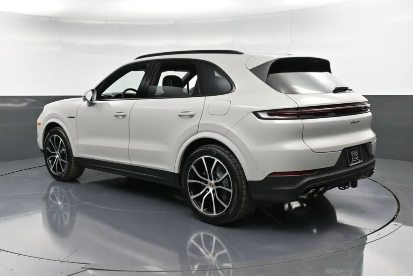 2026 Porsche Cayenne E-Hybrid photo 1
