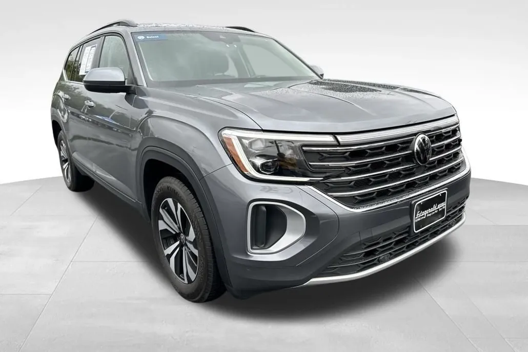 2024 Volkswagen Atlas SE photo 1
