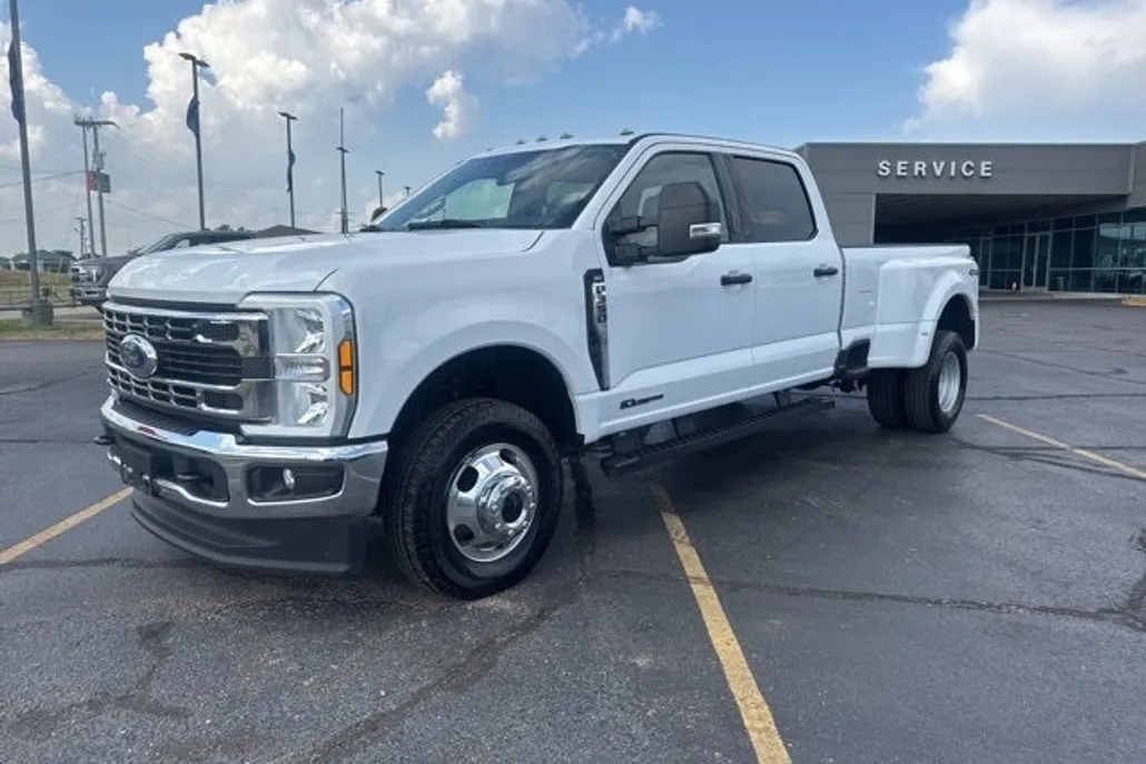 2024 Ford F-350 photo 1