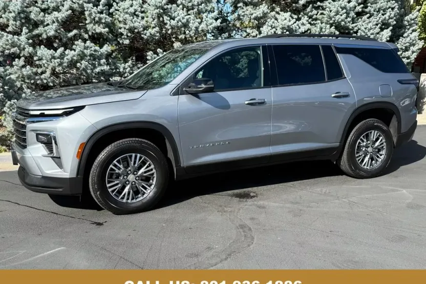2025 Chevrolet Traverse photo 1