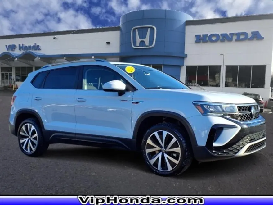 2022 Volkswagen Taos SE photo 1