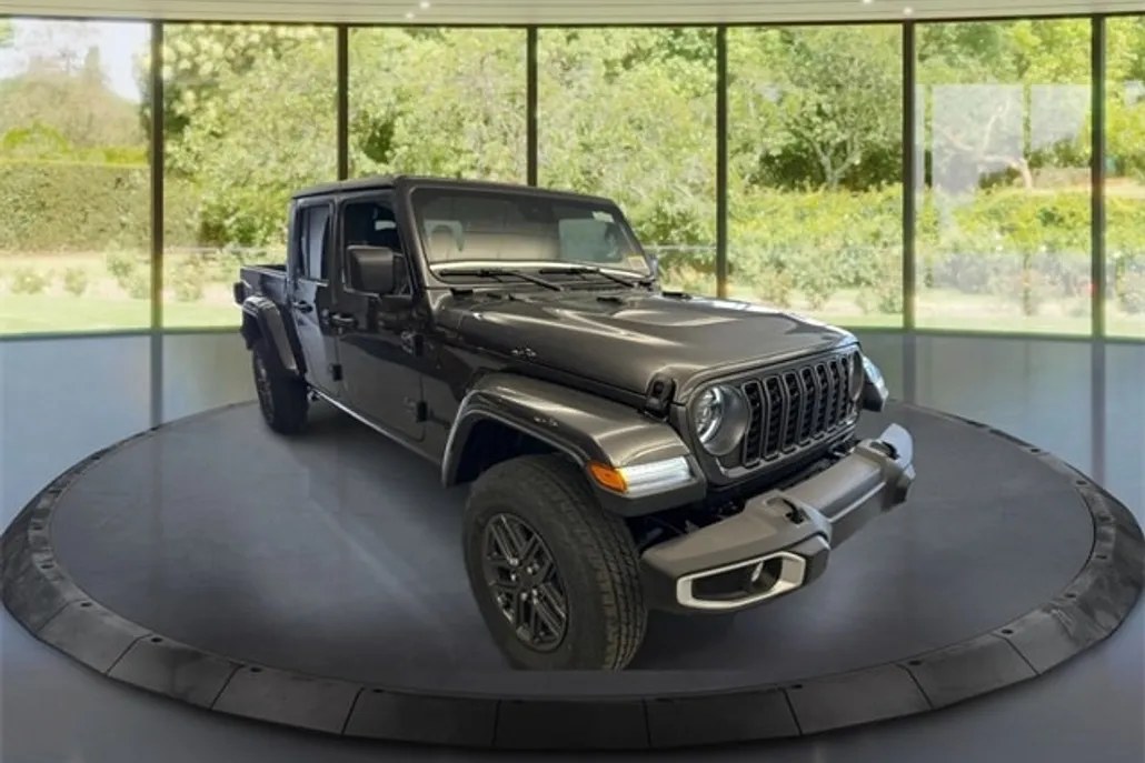 2025 Jeep Gladiator Sport S photo 1