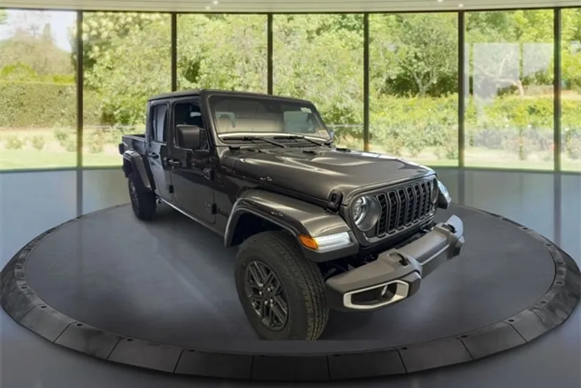 2025 Jeep Gladiator Sport S photo 1