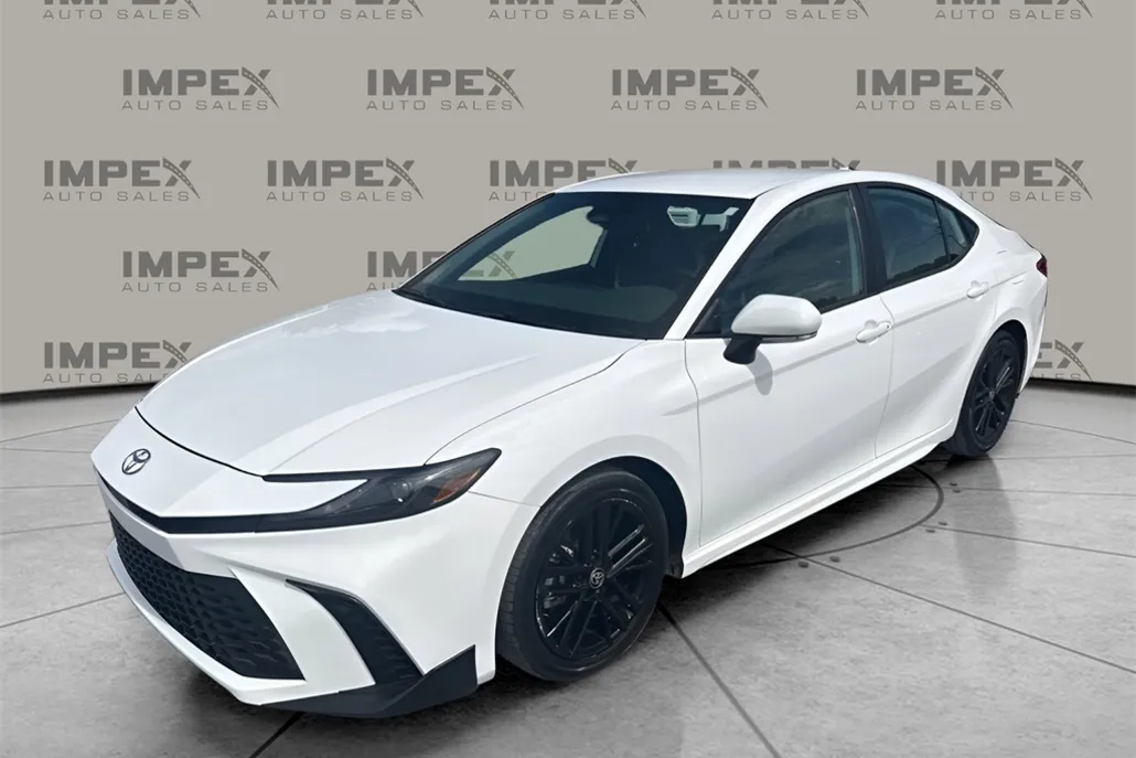 2025 Toyota Camry SE photo 1