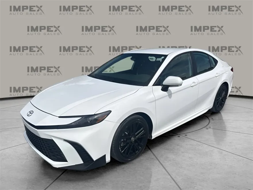 2025 Toyota Camry SE photo 1