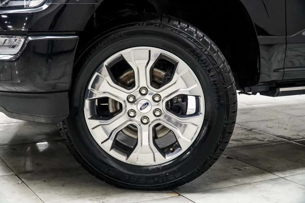 2021 Ford F-150 Platinum photo 1