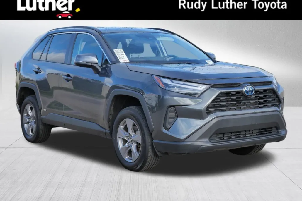 2024 Toyota RAV4 Hybrid XLE photo 1