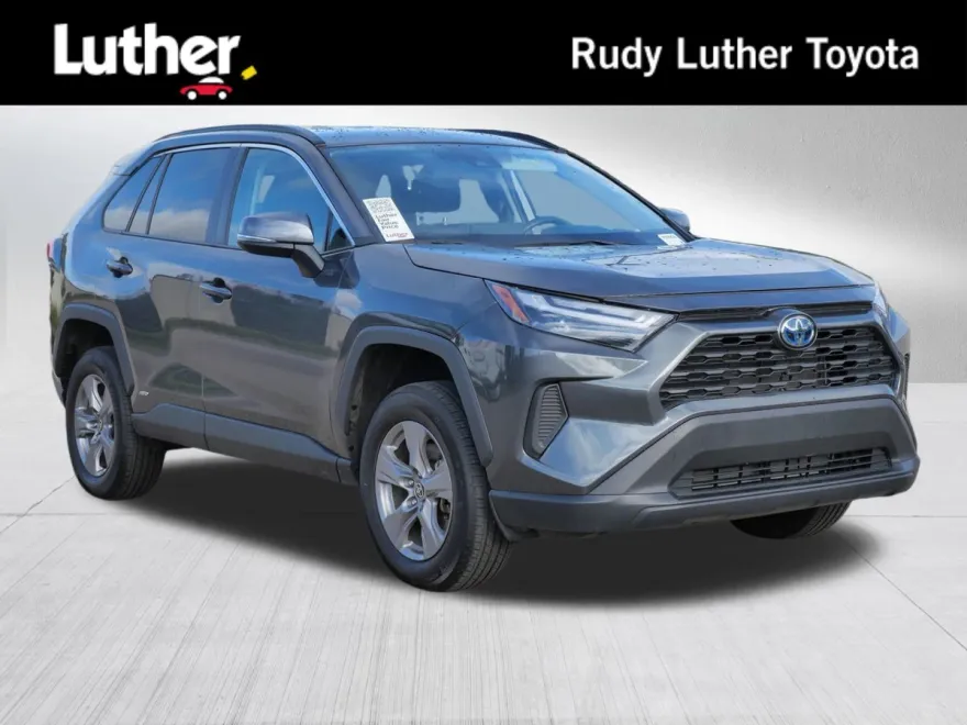 2024 Toyota RAV4 Hybrid XLE photo 1